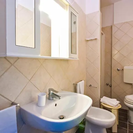Awesome In Li With 1 Bedrooms And Wifi Lacona